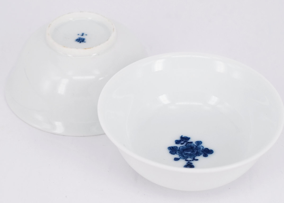 Xiaoya Blue and White Under Glaze Cup with Single Flower Design 小雅内绘青花玉脂杯