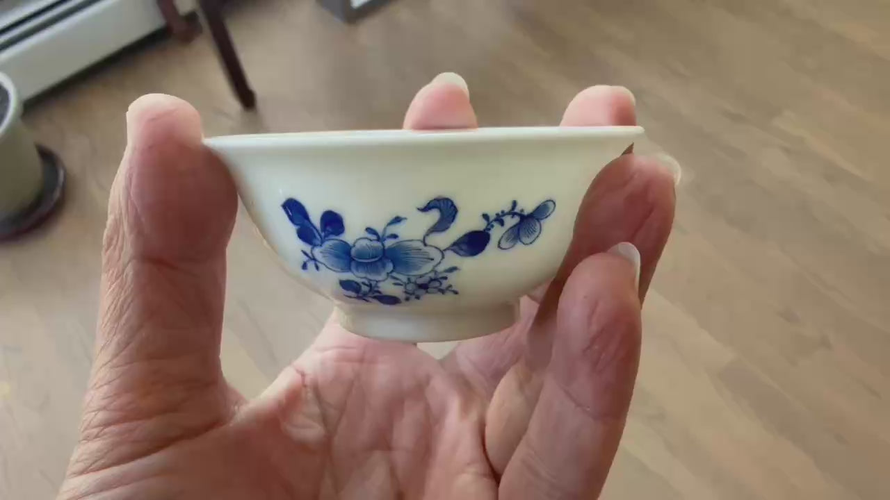 Xiaoya Blue and White Under Glaze Cup with Single Flower Design    小雅内绘青花玉脂杯