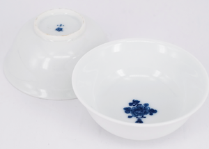 Xiaoya Blue and White Under Glaze Cup with Single Flower Design    小雅内绘青花玉脂杯