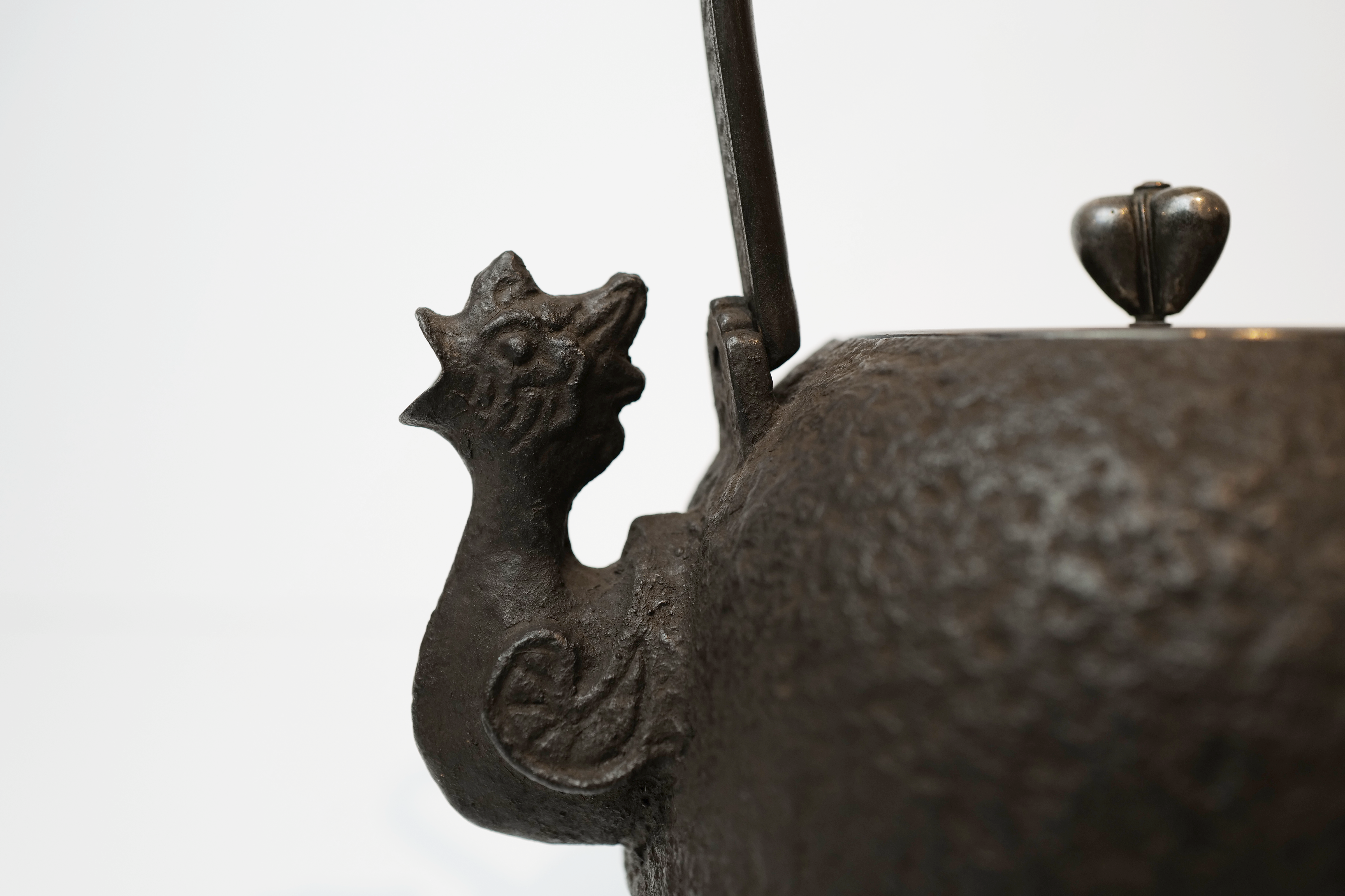 Ryubundo Iron Kettle Pot with Silver-Inlaid Handle and animal-shaped Spout【龙文堂·挫金银兽口】