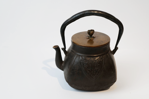 Ryubundo Iron Kettle Pot in the Shape of Chinese Bronze Ware【龙文 
