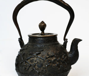 Iron Kettle Pot with Bird and Flower Relievo【高浮雕小铁壶】