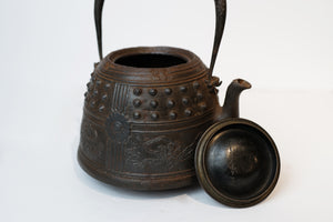 Kinkodo Bell-shape Iron Kettle Pot with Jade Ornament 【金光堂·玉摘钓钟】
