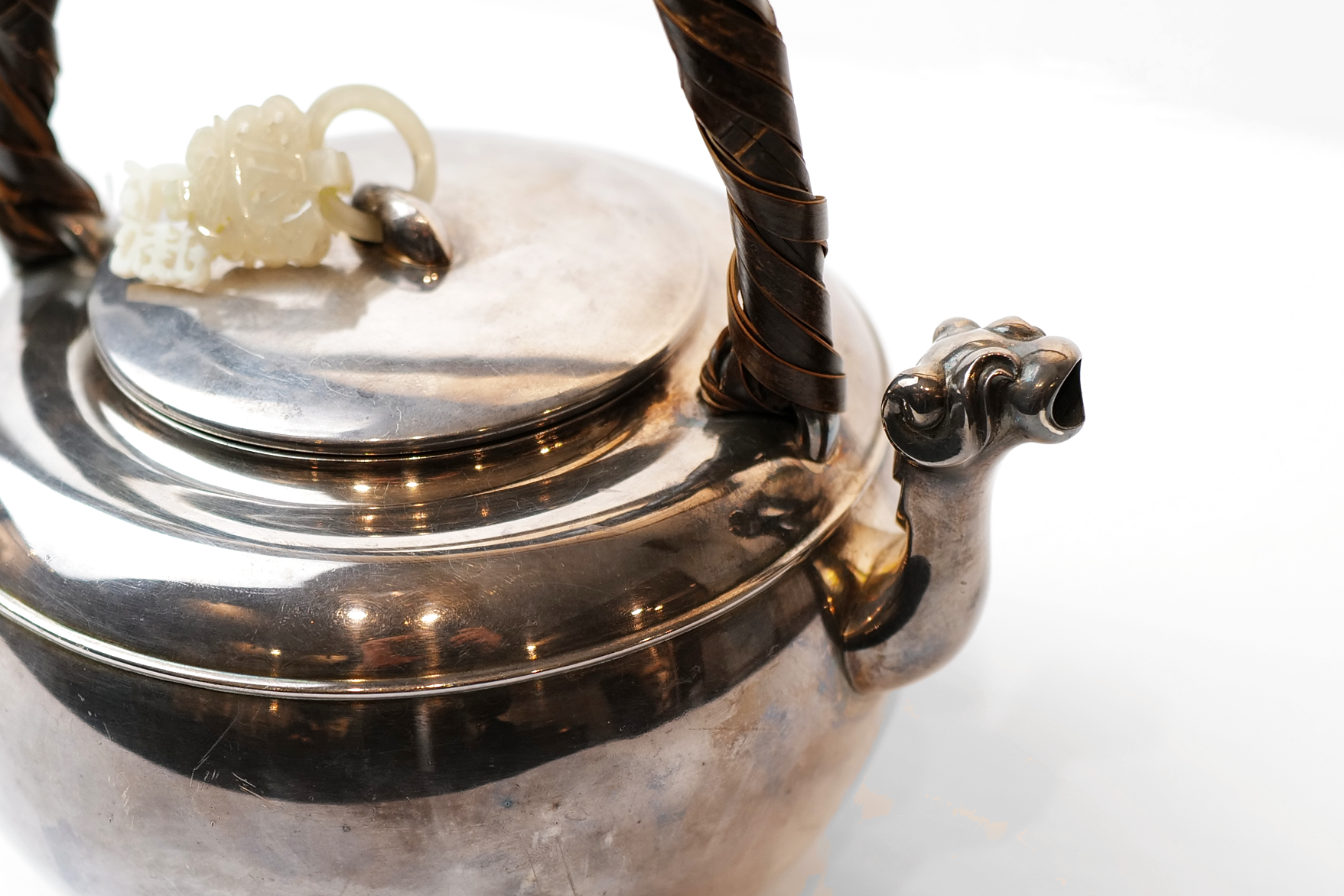 Iron Tea Kettle by Zoroku with Animal-shaped Spout【藏六 · 玉摘兽口】