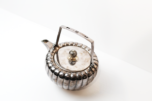 Silver Kettle in the Shape of Blooming Chrysanthemum【纯银 · 菊割】