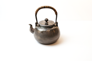 Silver Tea Kettle with Bamboo-Covered Handle【寿光堂·竹编提梁】
