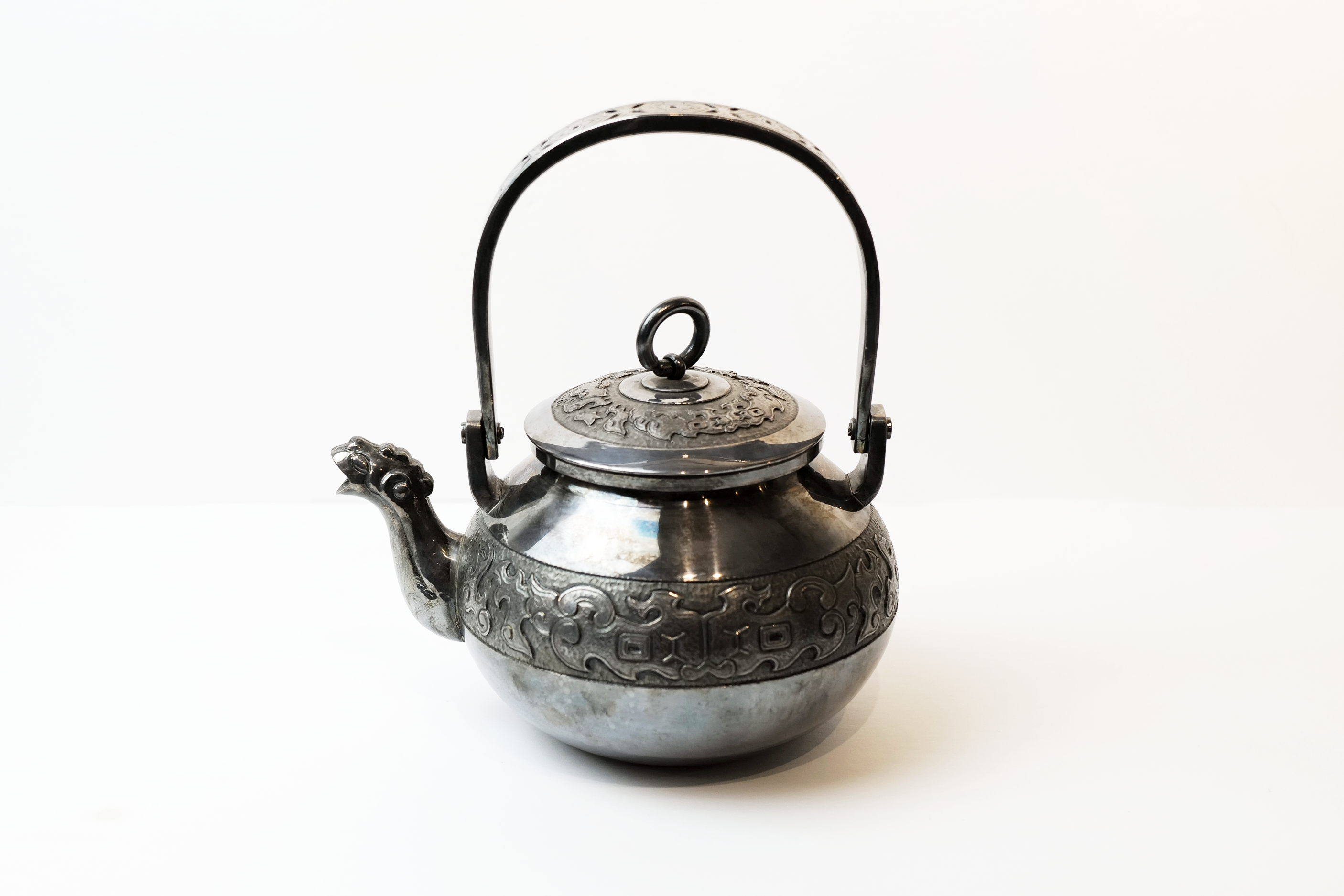 Silver Tea Kettle with Animal-Shaped Spout and Ground Pattern【纯银地纹凤凰口】