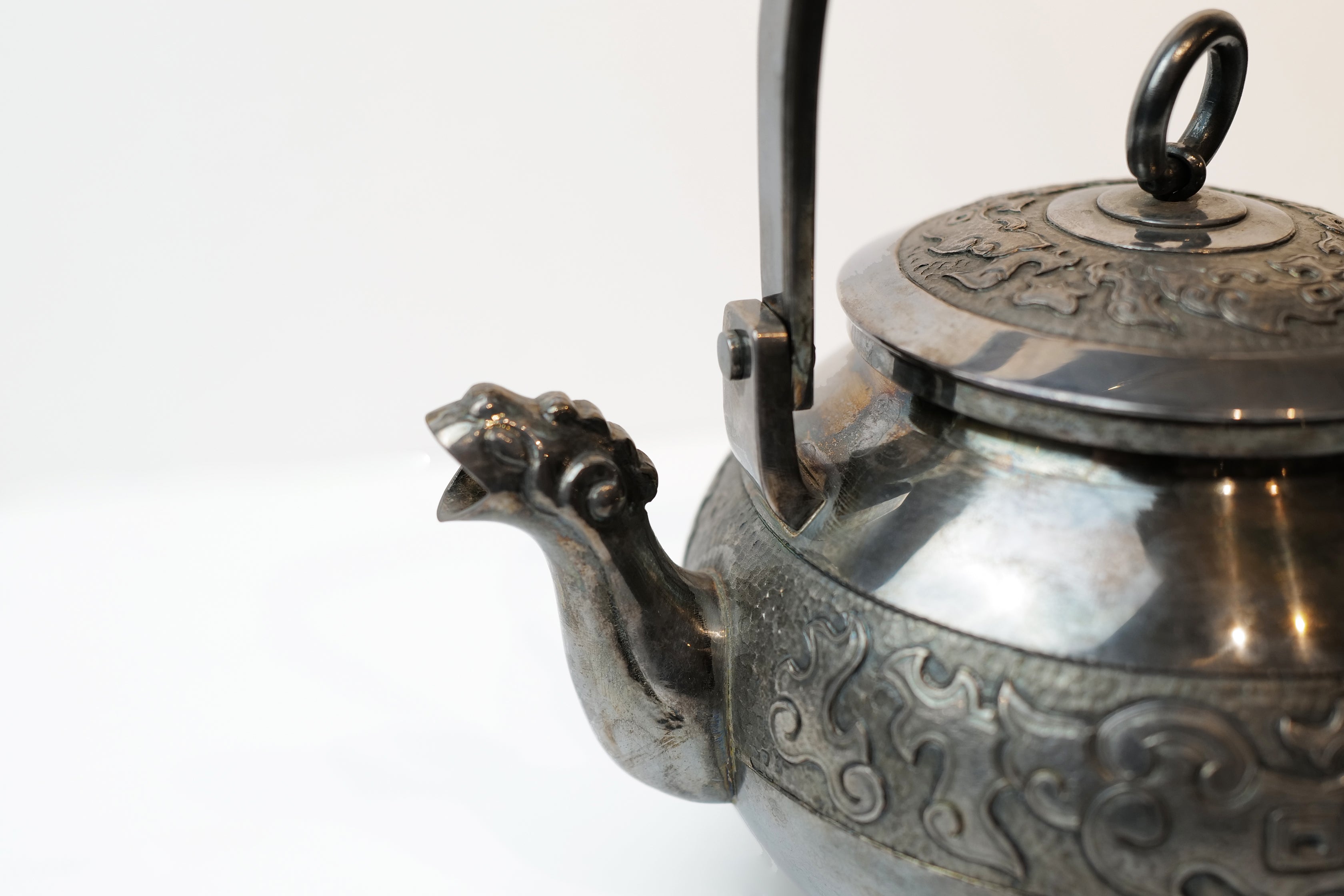 Silver Tea Kettle with Animal-Shaped Spout and Ground Pattern【纯银地纹凤凰口】