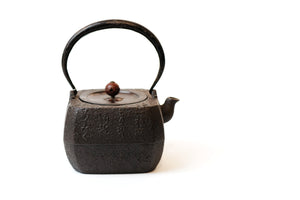 Square Iron Kettle with Poetry by Tessai【四方·诗句】
