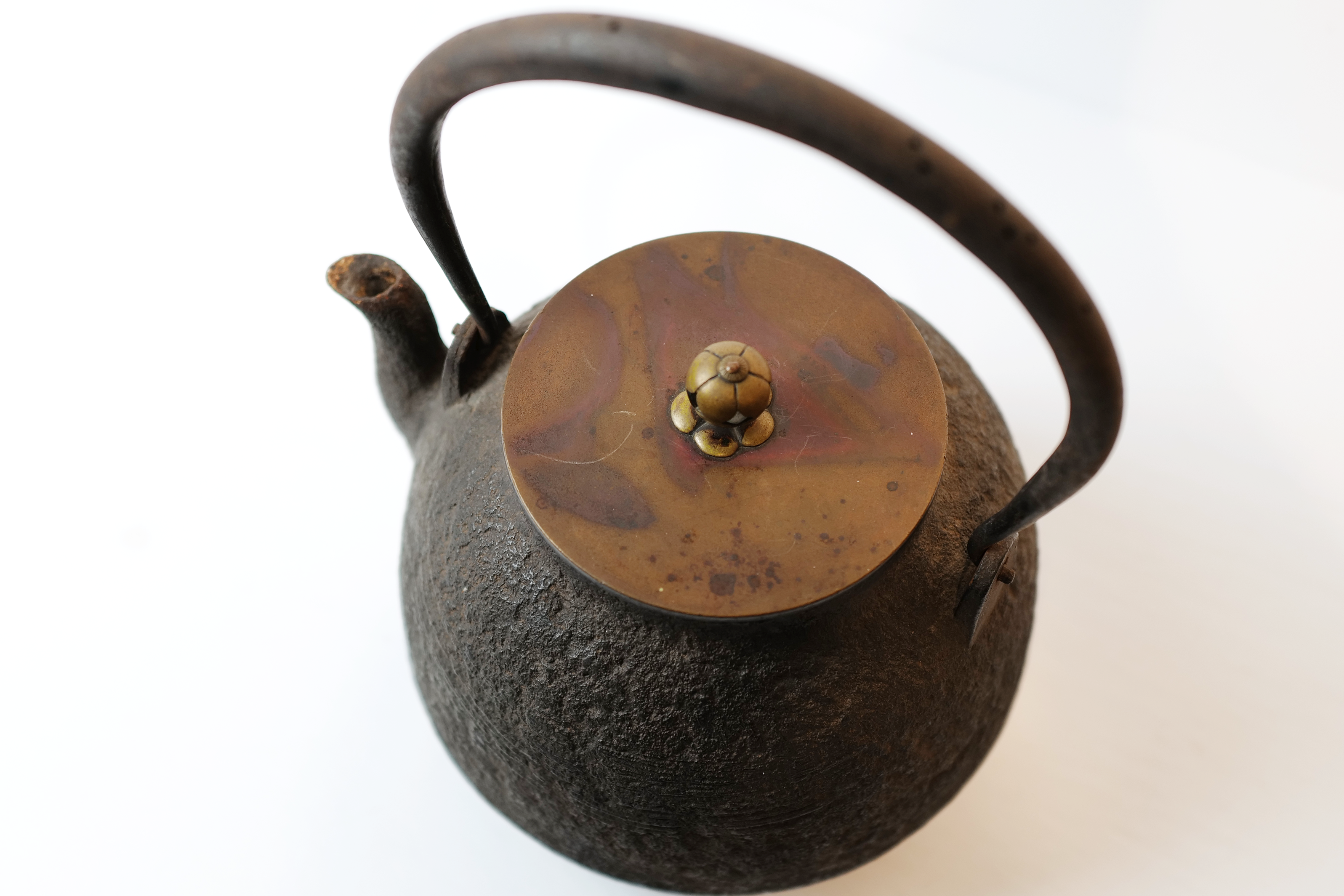 Takagi Jirobe Iron Kettle with Red Copper Lid 【高木治良兵卫斑紫铜 Takagi Jirobe Iron Kettle with Red Copper Lid 【高木治良兵卫斑紫铜