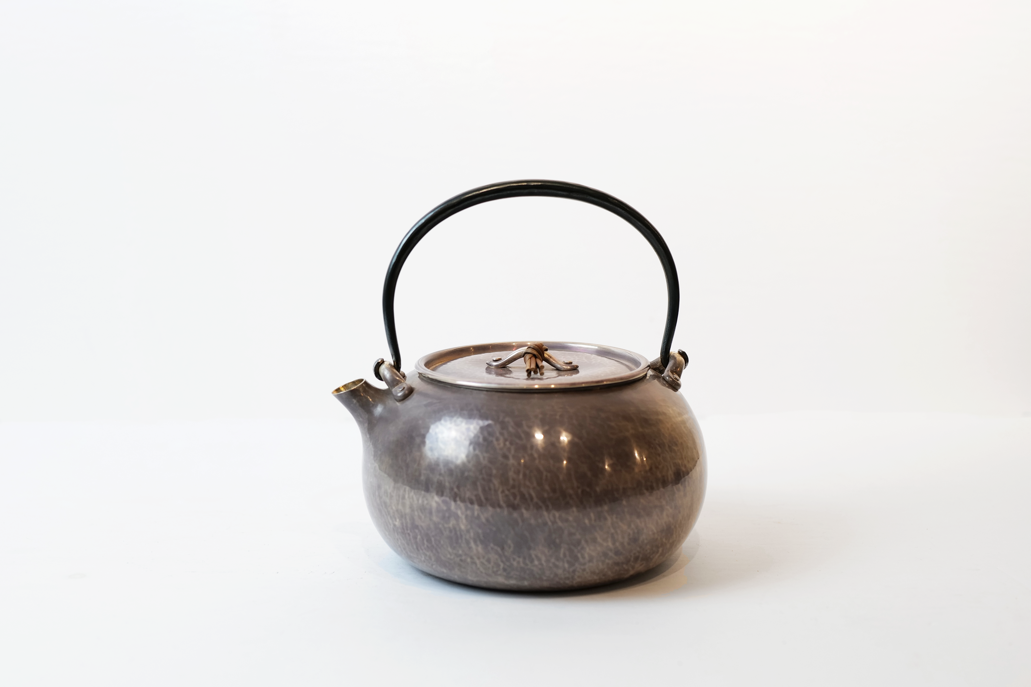 Manabe Seiryo Styled Hammered Whole Silver Kettle 【真锅静良一块打 Manabe Seiryo Styled Hammered Whole Silver Kettle 【真锅静良一块打