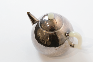 【宽山堂瓮型镶玉急须 】Tall Jade Embedded Silver Teapot