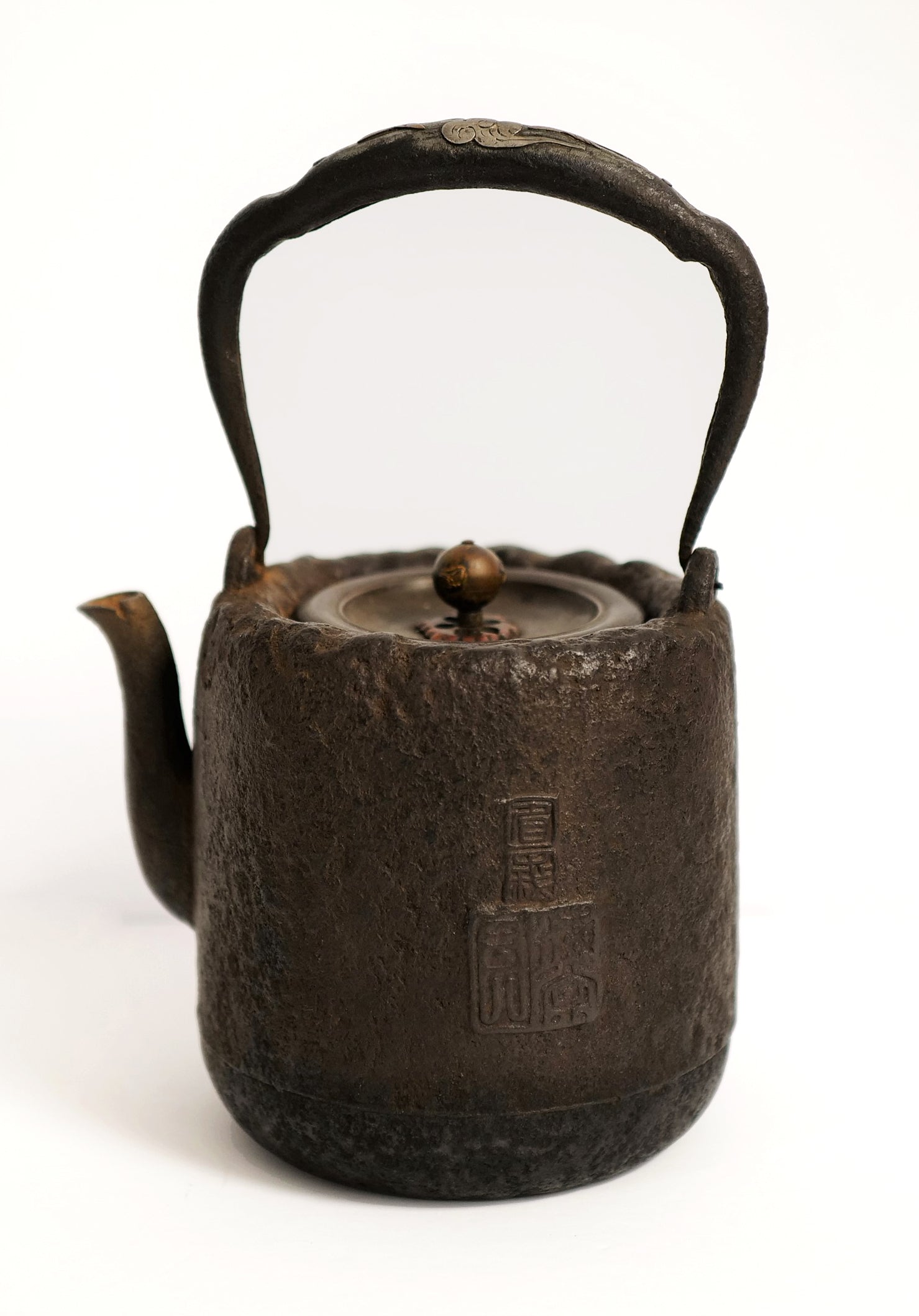 Ryubundo Iron Kettle Pot with Pattern of Wild Goose and Kanshi Poetry【龙文堂·手把挫大雁】