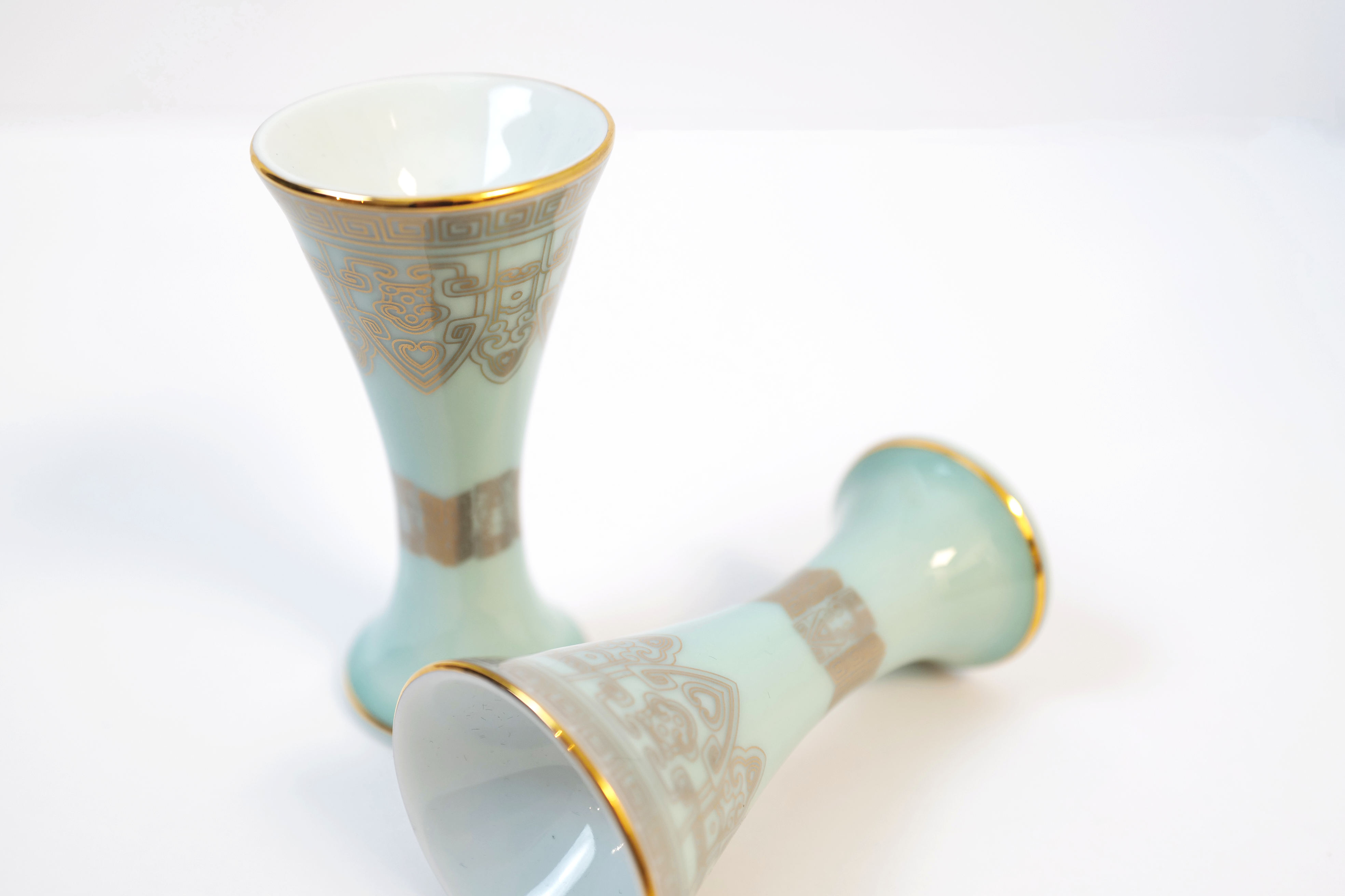 YUANHUA Celadon Glaze Wine Shot With Golden Pattern 【元华堂影青釉描金酒杯】